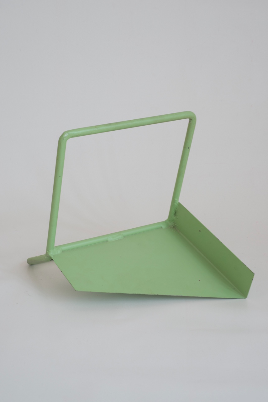 James Capper,
Double U Scoop, 2010
Painted steel / 30 x 23 x 23 cm
Courtesy Hannah Barry Gallery, London