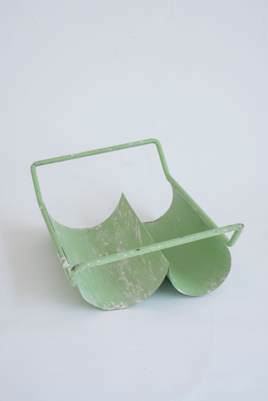 James Capper,
Double U Scoop, 2010
Painted steel / 30 x 21 x 10 cm
Courtesy Hannah Barry Gallery, London