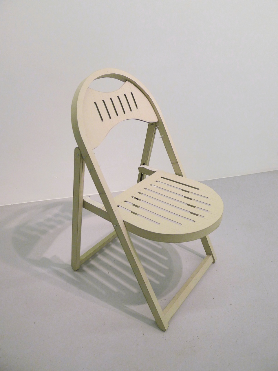 Kostas Roussakis,
Chair, 2005
cardboard and steel nails  /  80 x 50 x 50 cm. 