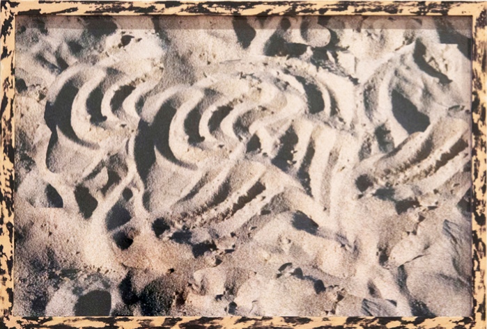 Sand, 2015, Archival pigment print in hand painted frame, 42 x 63 cm