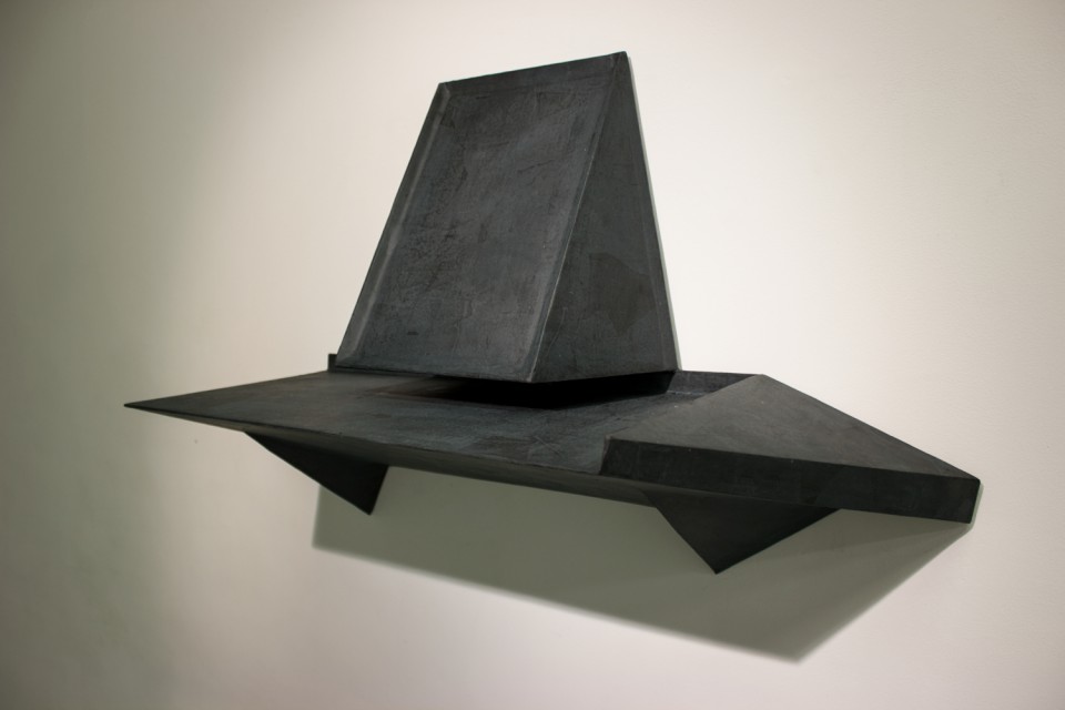 Two withdrawn objects. Shelf, mirror, 2017, Depiction of their shadow with silk paper, 68 x 47 x 25 cm