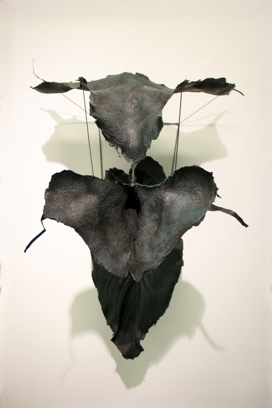 Sleepless Cattleya 4, 2017, steel wire and silk paper, 70 x 40 x 27 cm