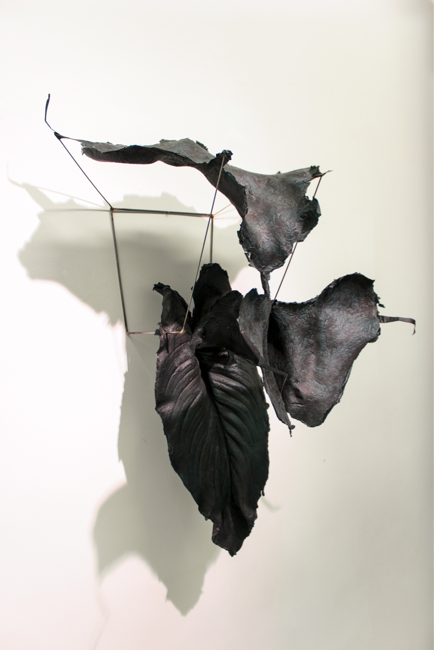 Sleepless Cattleya 4, 2017, steel wire and silk paper, 70 x 40 x 27 cm
