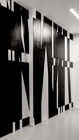 The Middle of Nowhere, 2018, ink, site specific installation, 533 x 330 cm